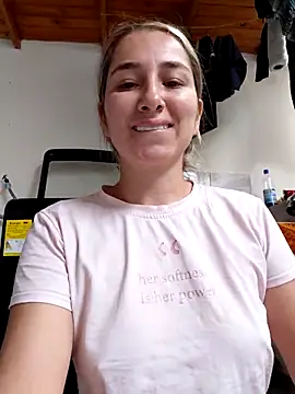 Iris_love18's cam snapshot