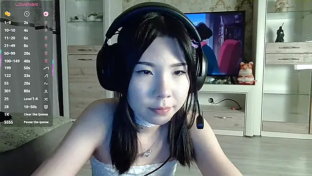 AprilOnilll live sex cam