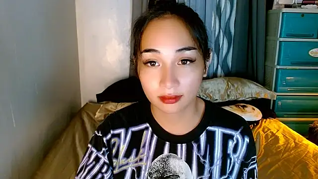 SweetLilly_18 live sex cam