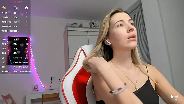 HotCarolineXO's cam snapshot