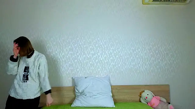 Cowell_Adelina's cam snapshot