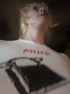 RonnieKiss live sex cam