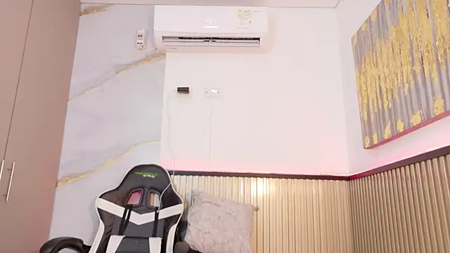 Scarlet_Vixen_'s cam snapshot