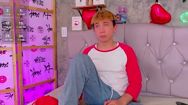 Naughty__Chriss's cam snapshot