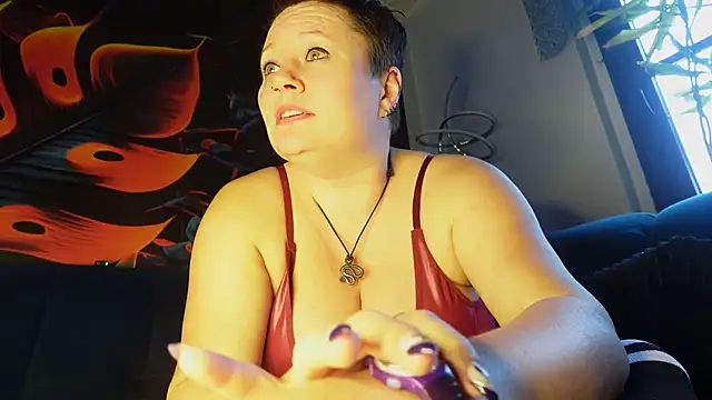 Hairyminka live sex cam