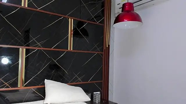 HannyThompson live sex cam