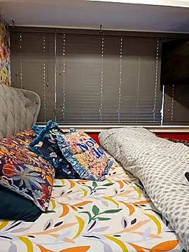 Maddythemilf live sex cam