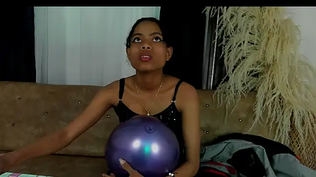 Aleja_miller1703's cam snapshot