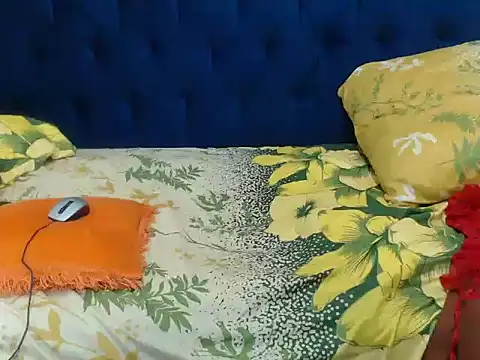 CurvyAssXX21's cam snapshot