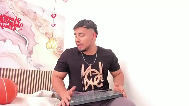 BrianMalonee live sex cam