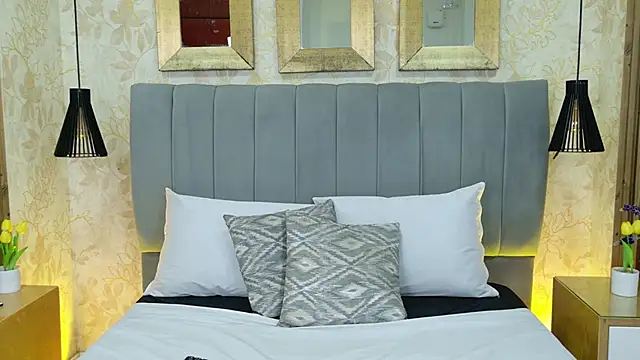 AnnaLoren_'s cam snapshot