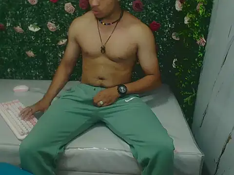 dylans_brown's cam snapshot