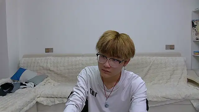 KK-cuteboy live sex cam
