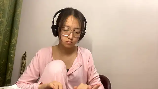 LinaClous live sex cam