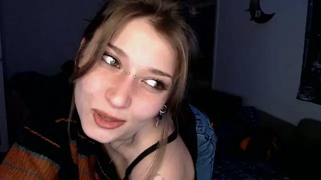 AlienforTwenty live sex cam