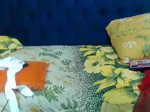 CurvyAssXX21's cam snapshot