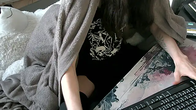 CeriseLapine live sex cam