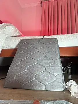 kloe__t18 live sex cam