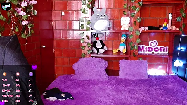 MidoriQuiinn live sex cam