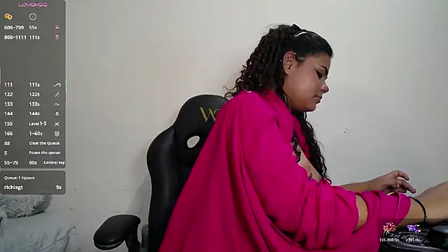 yaazhinii's cam snapshot