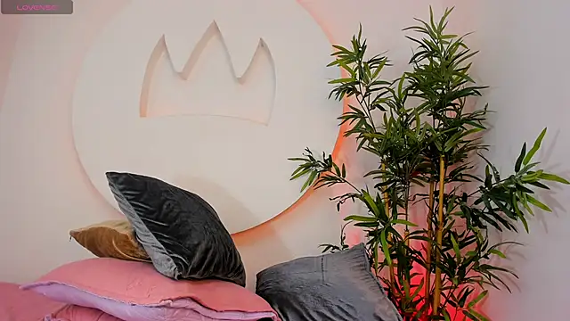 Itzel_Geneva's cam snapshot