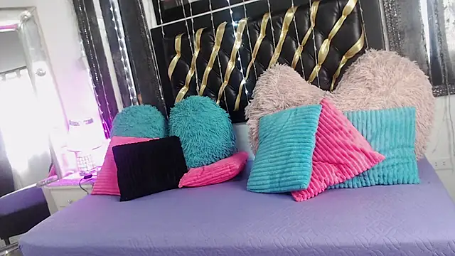 mailyn_gold's cam snapshot