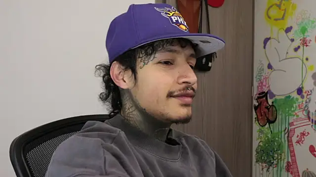 trieone live sex cam