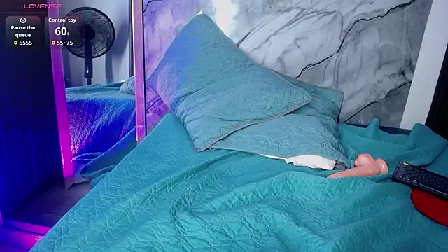 Charlotte_Flanders's cam snapshot