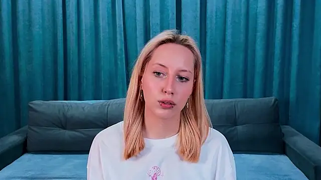 EmilyReyess's cam snapshot