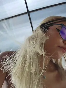 Pretty_roxxyy's cam snapshot