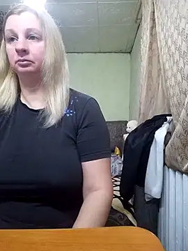 BustyBlond live sex cam