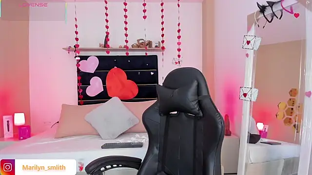 MarilynSmIith live sex cam