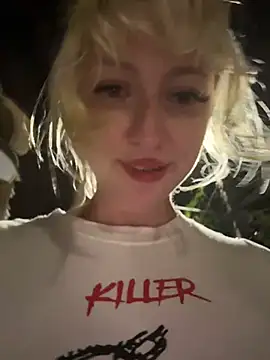 RonnieKiss live sex cam