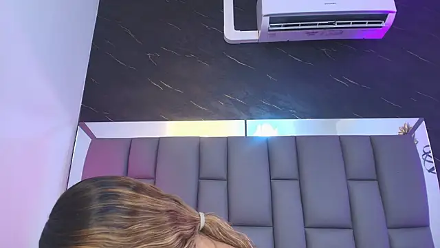 _MiaBrown_'s cam snapshot