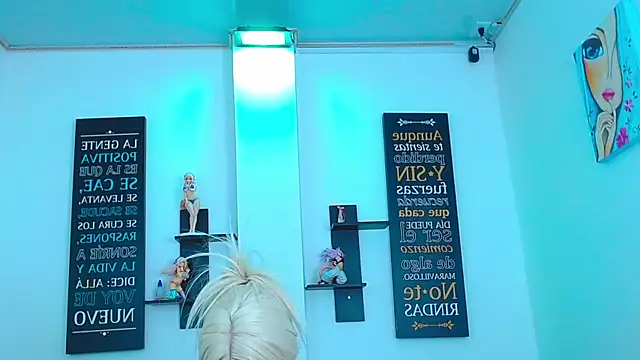 CHLOE_THUNDERS live sex cam