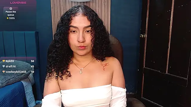 Sofia-bloom's cam snapshot