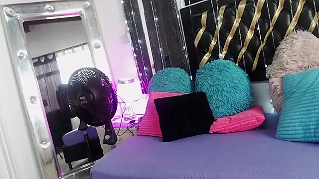 mailyn_gold's cam snapshot