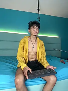 abrilandjulian's cam snapshot