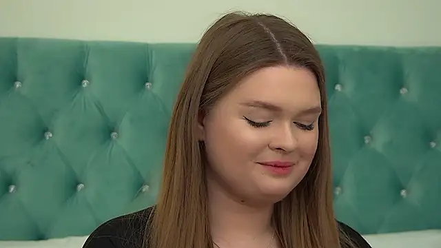 CrystalLyons live sex cam