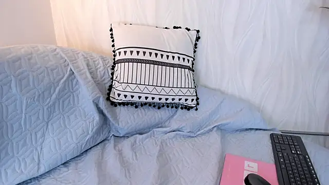 pinkmoon30's cam snapshot