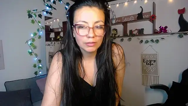 QueenRose94's cam snapshot