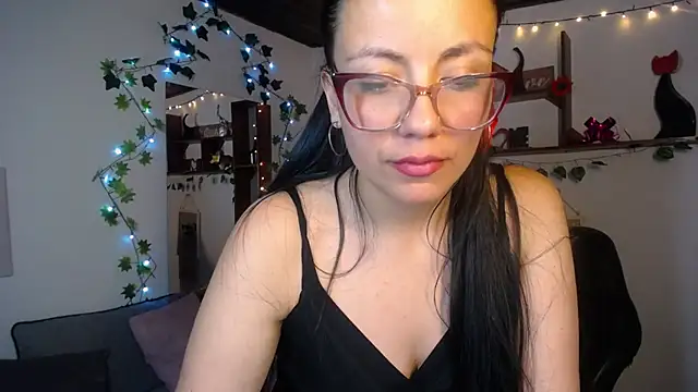 QueenRose94's cam snapshot