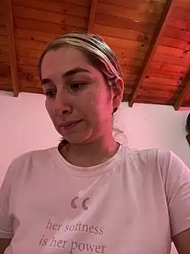 Iris_love18 live sex cam