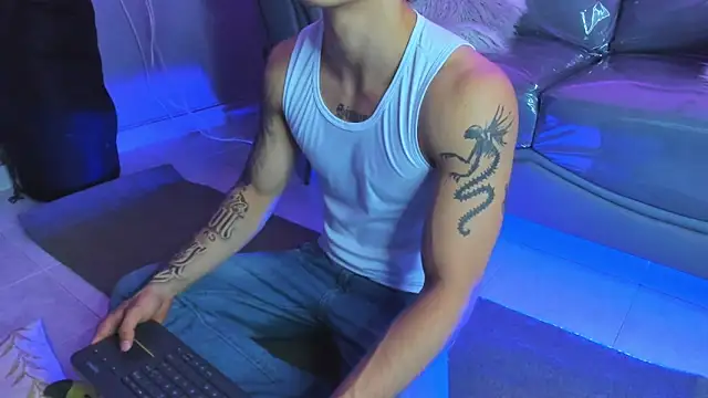 Leo_santoro's cam snapshot