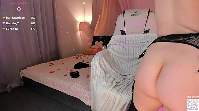 lilly_Cherry_'s cam snapshot