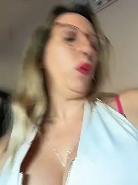 Gatitacarlita live sex cam