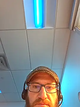 Icebearsticlese live sex cam