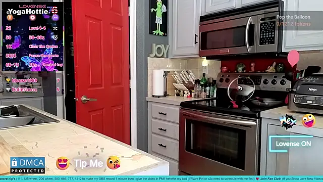 YogaHottie76's cam snapshot