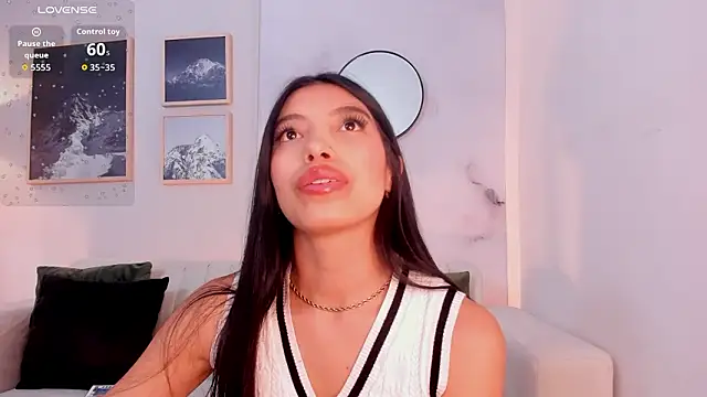 Tiffany_Low's cam snapshot