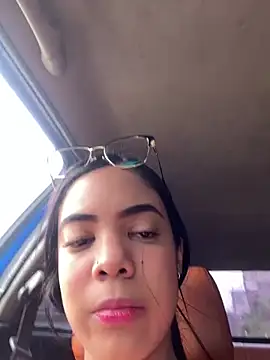 NAUGHTY_LITTLE_18 live sex cam